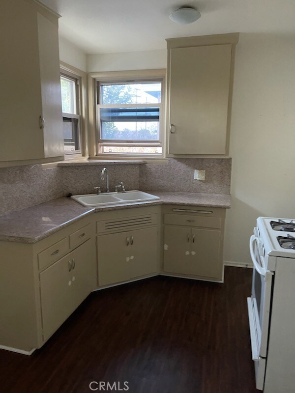 1026 E Imperial Ave unit 6, El Segundo, CA 90245 - photo 2