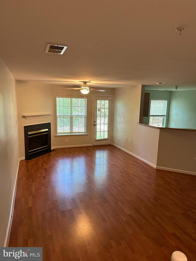 11400 Windleaf Ct unit 183, Reston, VA 20194 - photo 3