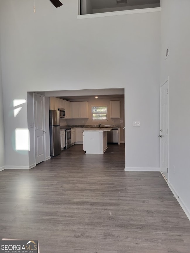 GLAMOROUS 2 STORY FAMILY ROOM