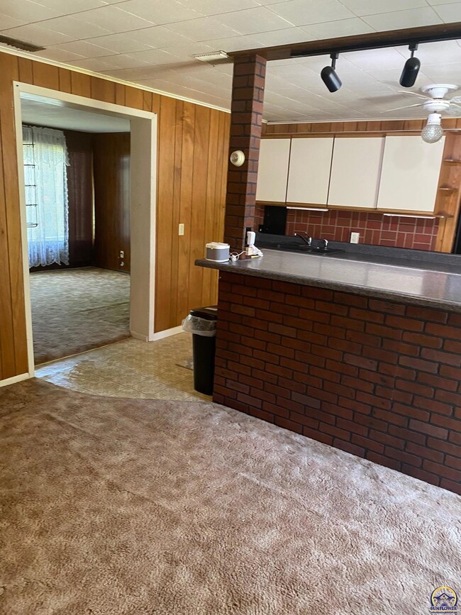 2204 SW Mission Ave, Topeka, KS 66614 - photo 7