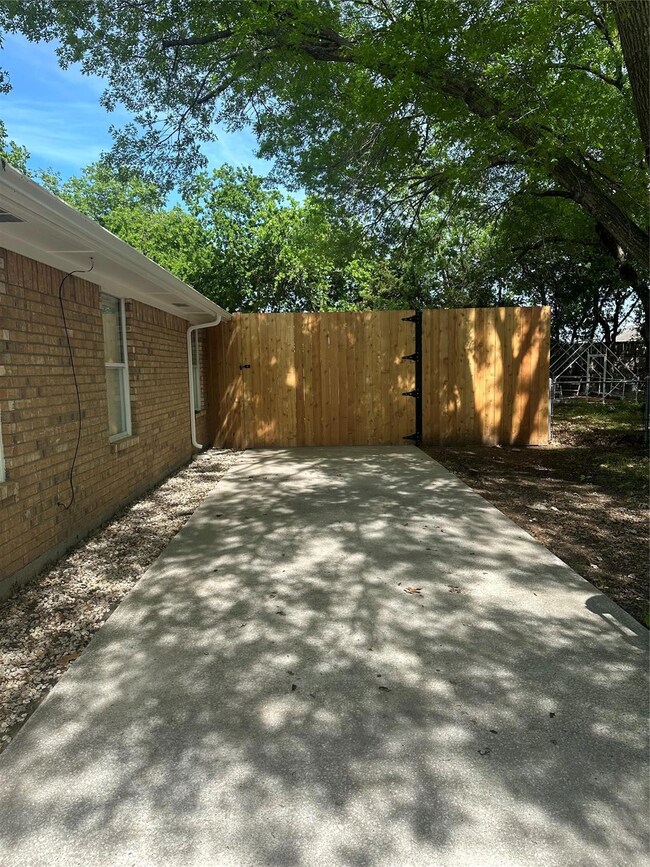 1004 Kent Dr, Gainesville, TX 76240 - photo 4
