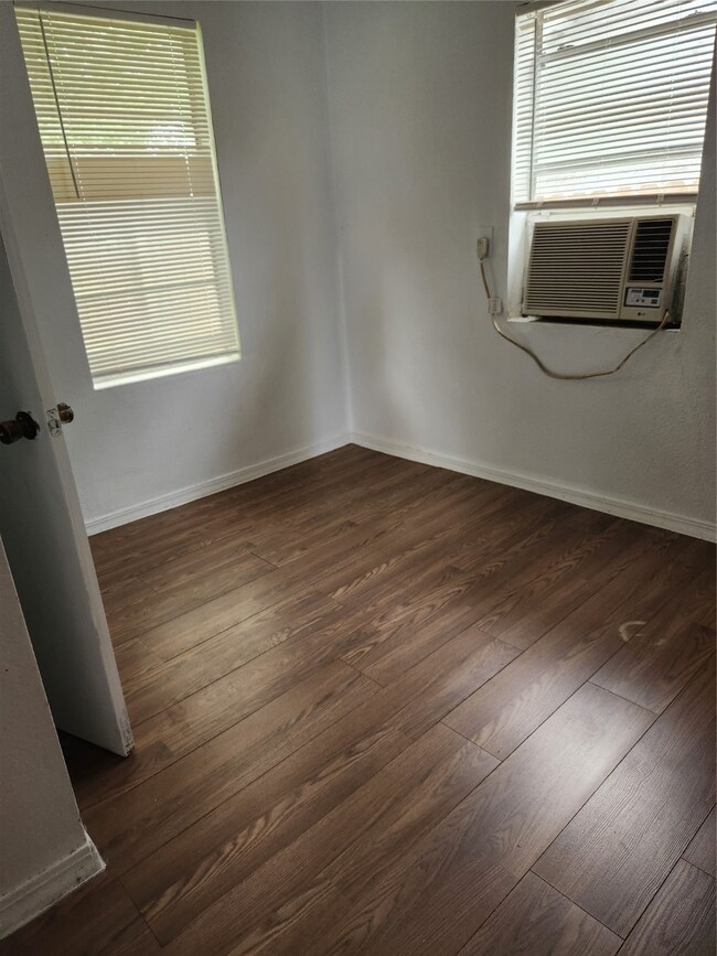 1016 Miles St unit 4, Rosenberg, TX 77471 - photo 4