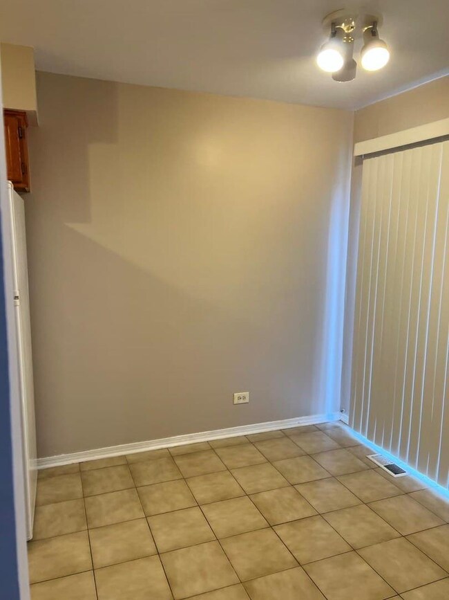 1106 Williamsburg Rd unit 1, Country Club Hills, IL 60478 - photo 5