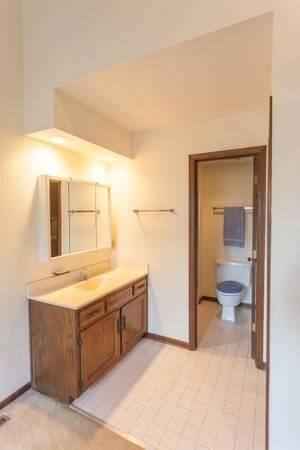 6617 Earnshaw St, Shawnee, KS 66216 - photo 5