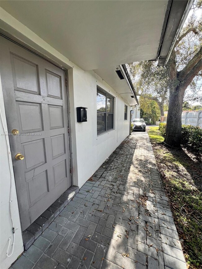 209 SW 7th St unit 1-2, Dania, FL 33004 - photo 2