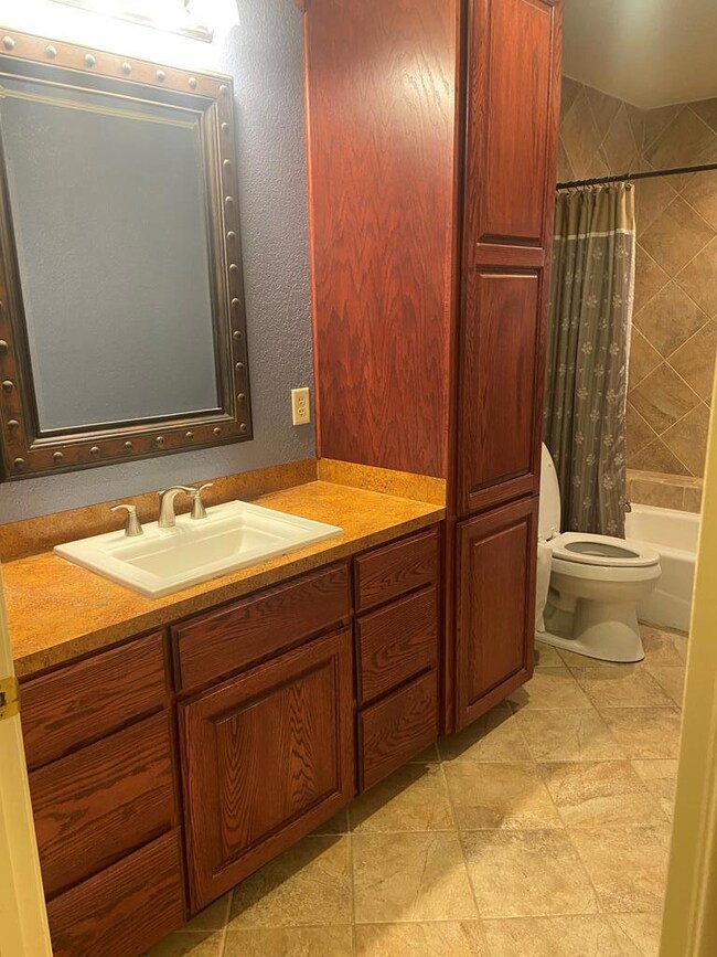 3913 Wickersham St, Bay City, TX 77414 - photo 2