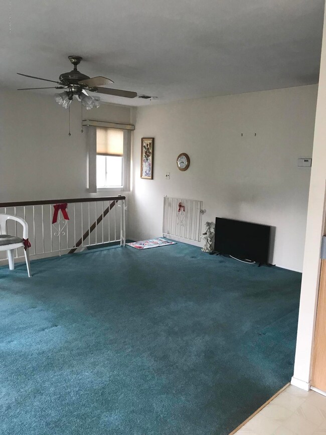605 Correll Ave unit 160, Staten Island, NY 10309 - photo 2
