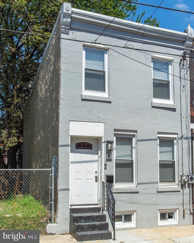 2311 Wilder St, Philadelphia, PA 19146 - photo 5