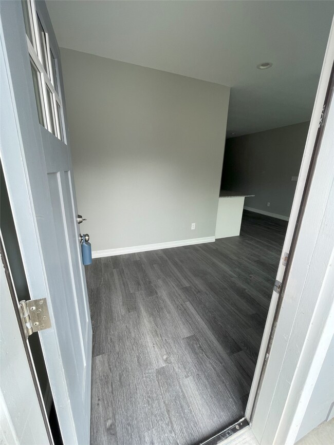 621-623 W Elm St unit 623, Denison, TX 75020 - photo 2