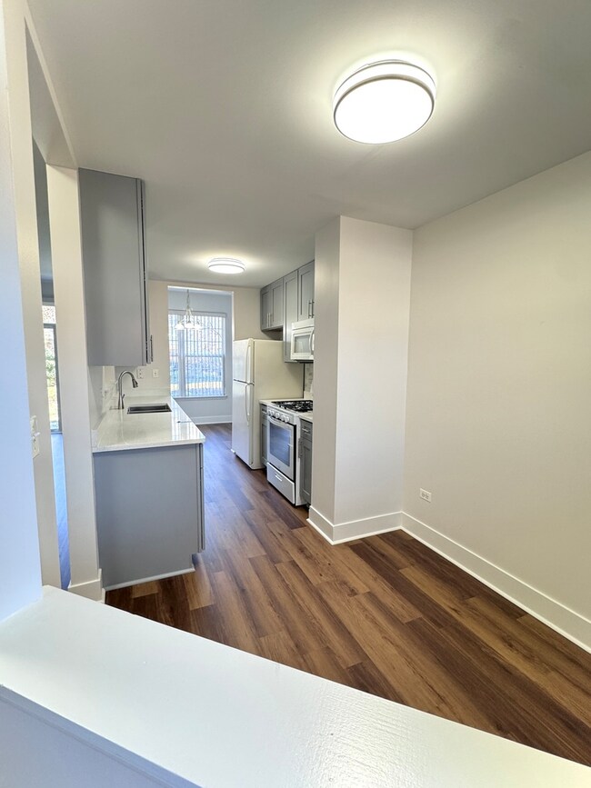 2406 Sheehan Dr, Naperville, IL 60564 - photo 5