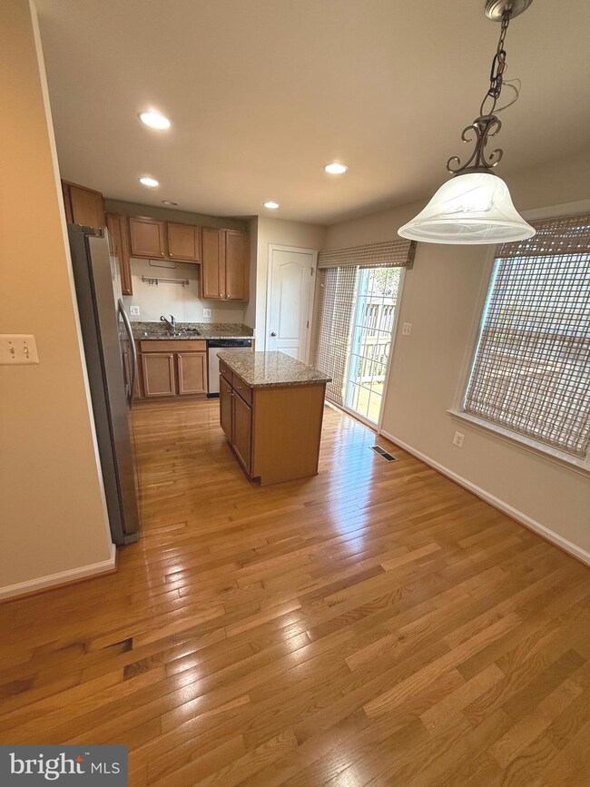 2932 Truffle Oak Place unit 283, Woodbridge, VA 22191 - photo 3