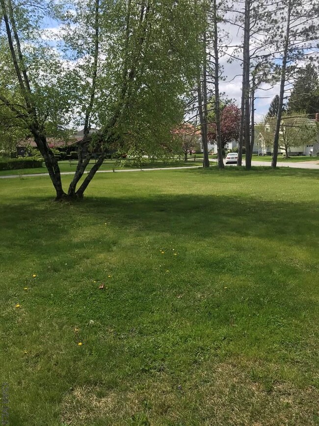 445 Dickinson St, Johnstown, PA 15905 - photo 2