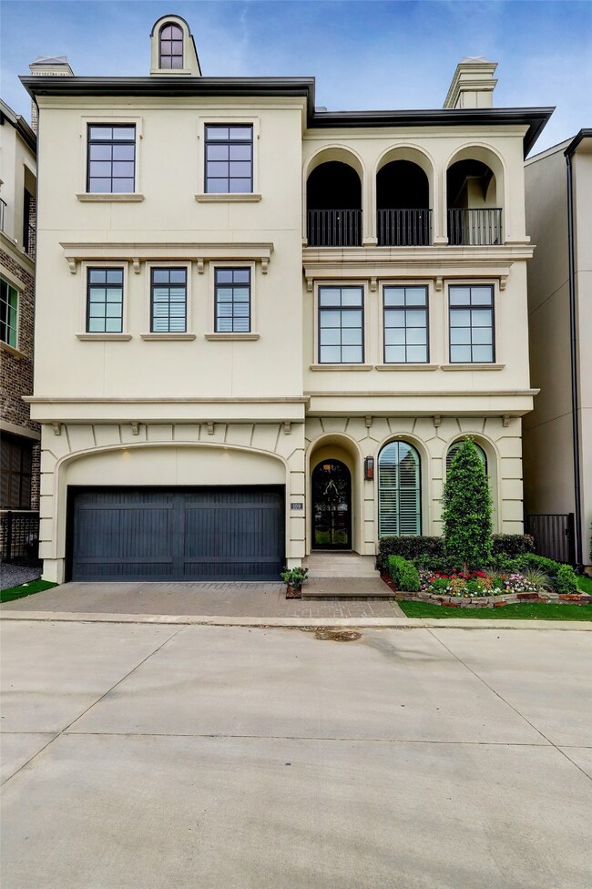 109 Memorial Parkview Dr, Houston, TX 77024 - photo 2