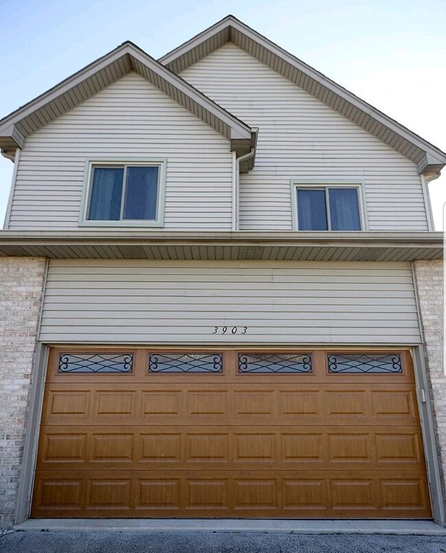 3903 Streamwood Dr, Hazel Crest, IL 60429 - photo 3