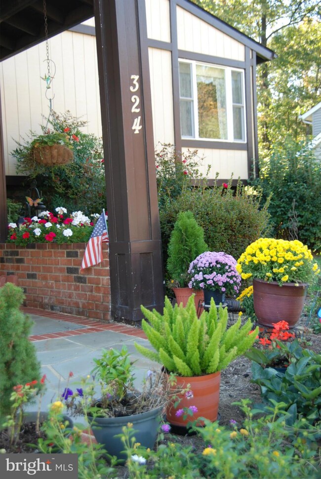 324 Avondale Dr, Sterling, VA 20164 - photo 2