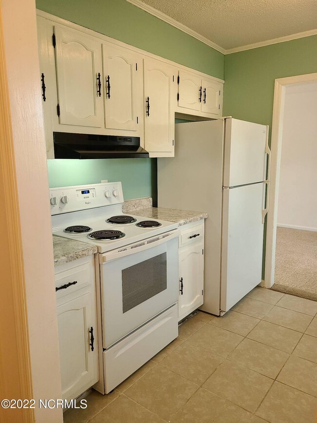 204 Warren Ct, Jacksonville, NC 28546 - photo 3