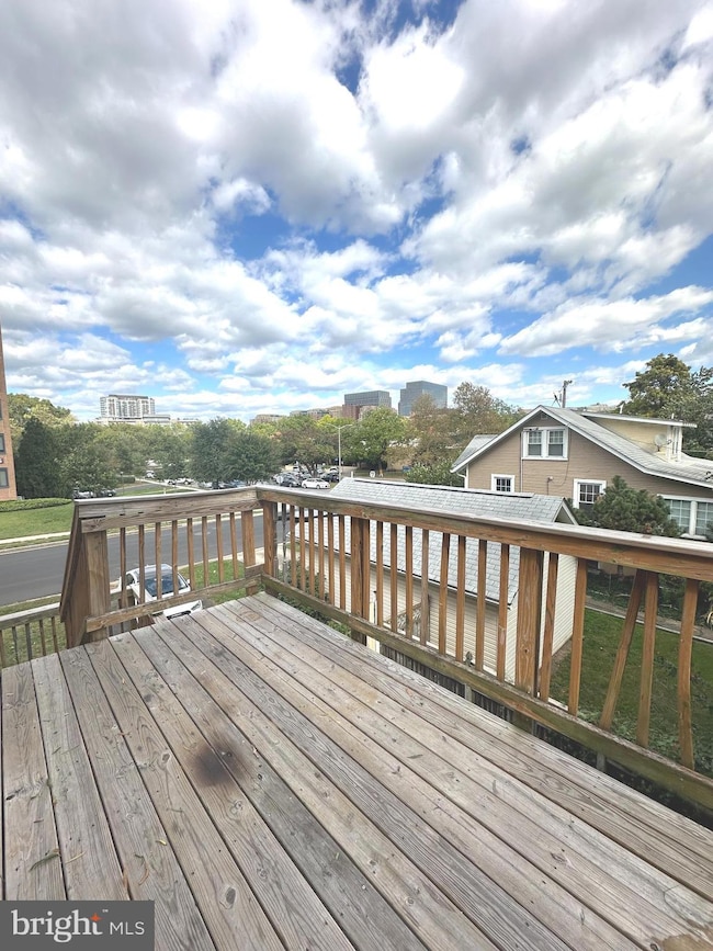 806 18th St S unit 2, Arlington, VA 22202 - photo 2