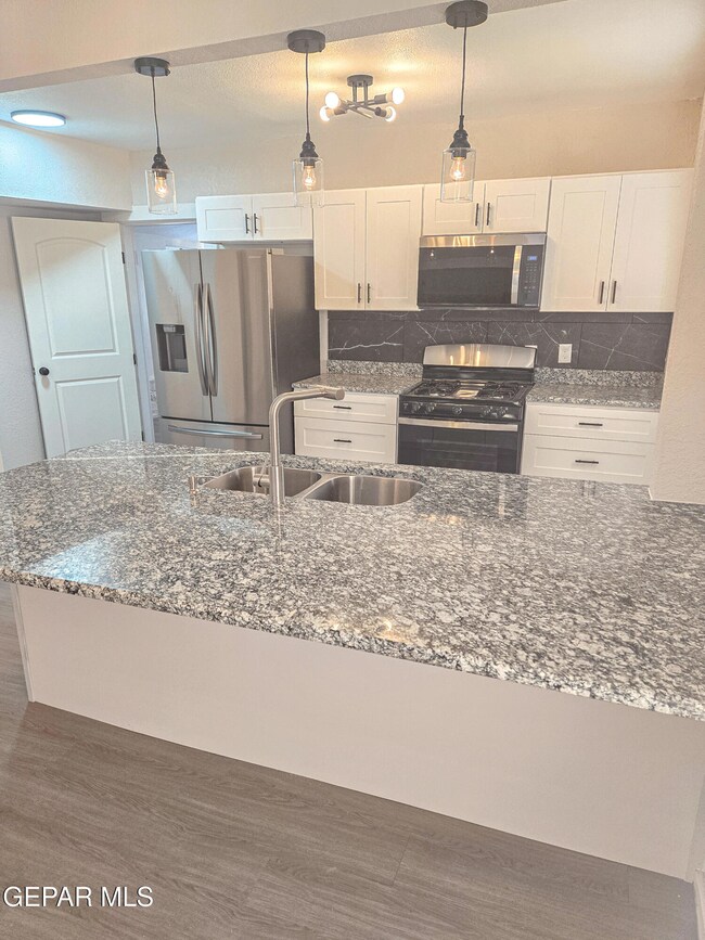 3518 Sacramento Ave, El Paso, TX 79930 - photo 7