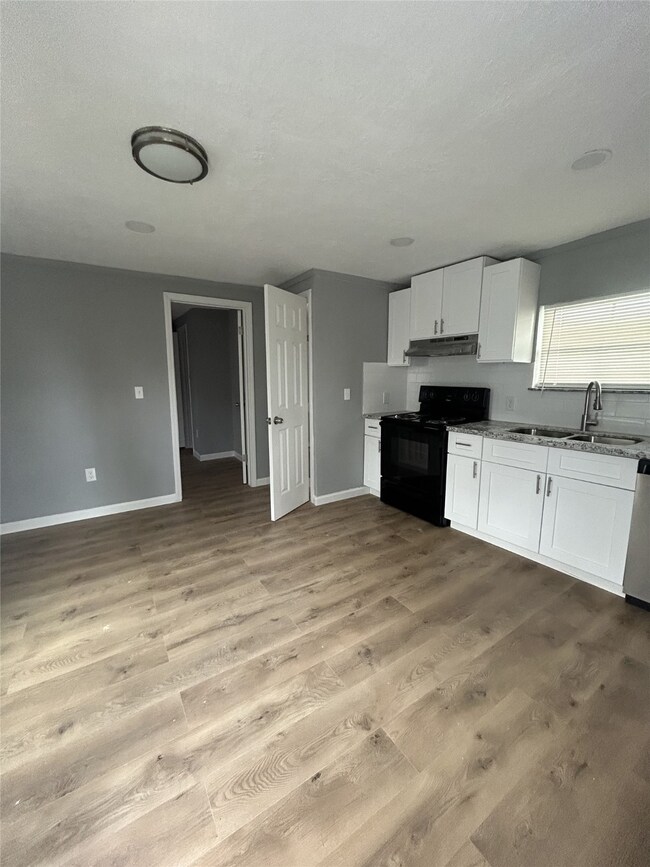 721 Doverside St unit 3, Houston, TX 77022 - photo 3