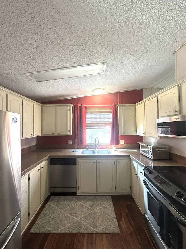 519 Lake Cir, Plant City, FL 33565 - photo 3