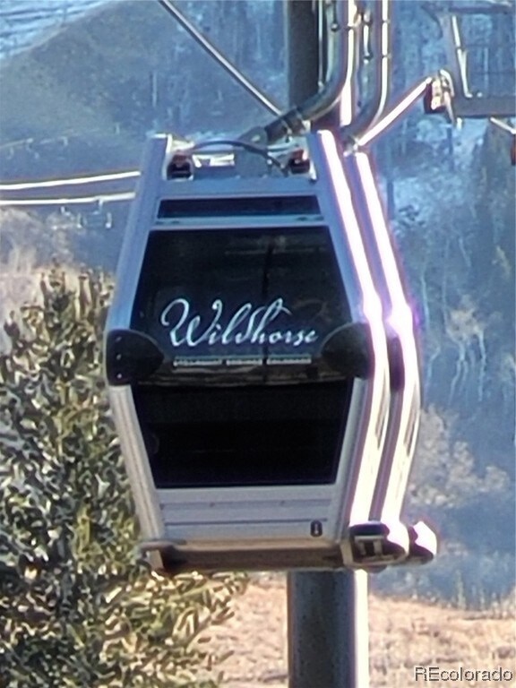 Less than 5 min walk to the Gondola