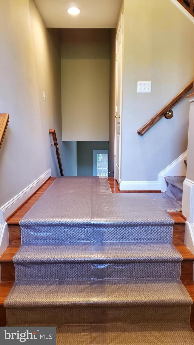 25828 Commons Square, Chantilly, VA 20152 - photo 3