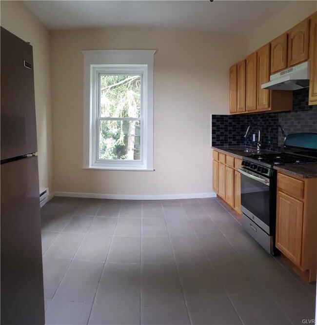 1325 W Turner St unit 2, Allentown, PA 18102 - photo 4