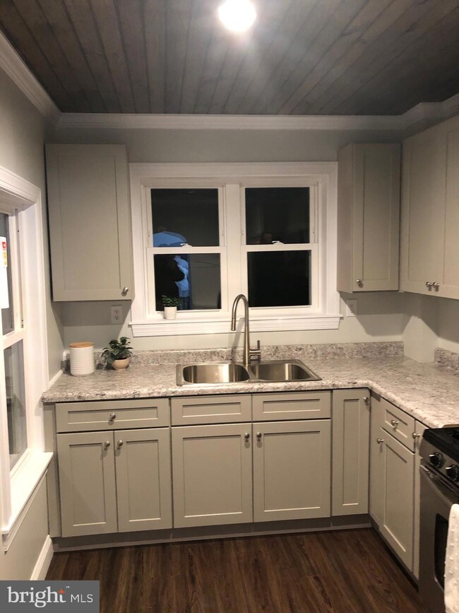 532 N 11th St, Reading, PA 19604 - photo 3