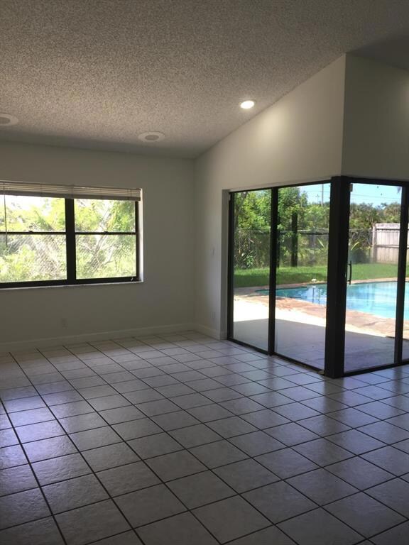 9235 Edgemont Ln, Boca Raton, FL 33434 - photo 2