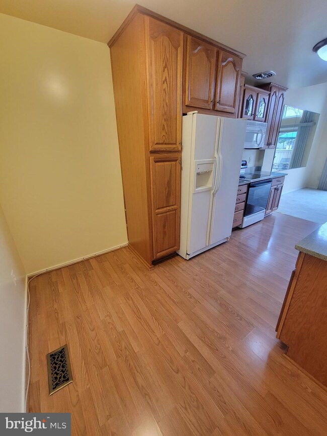 9412 Gentle Cir, Montgomery Village, MD 20886 - photo 7