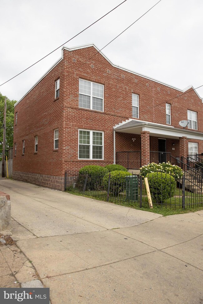 646 Girard St NE, Washington, DC 20017 - photo 2