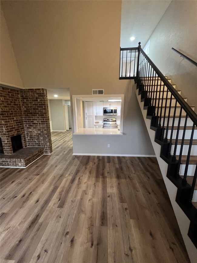 1310 Town Cir unit 1, Baytown, TX 77520 - photo 4