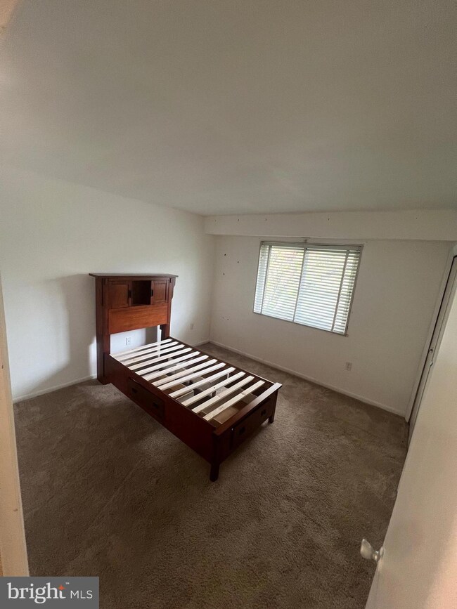 1747 Edgewood Hill Cir unit 204, Hagerstown, MD 21740 - photo 6