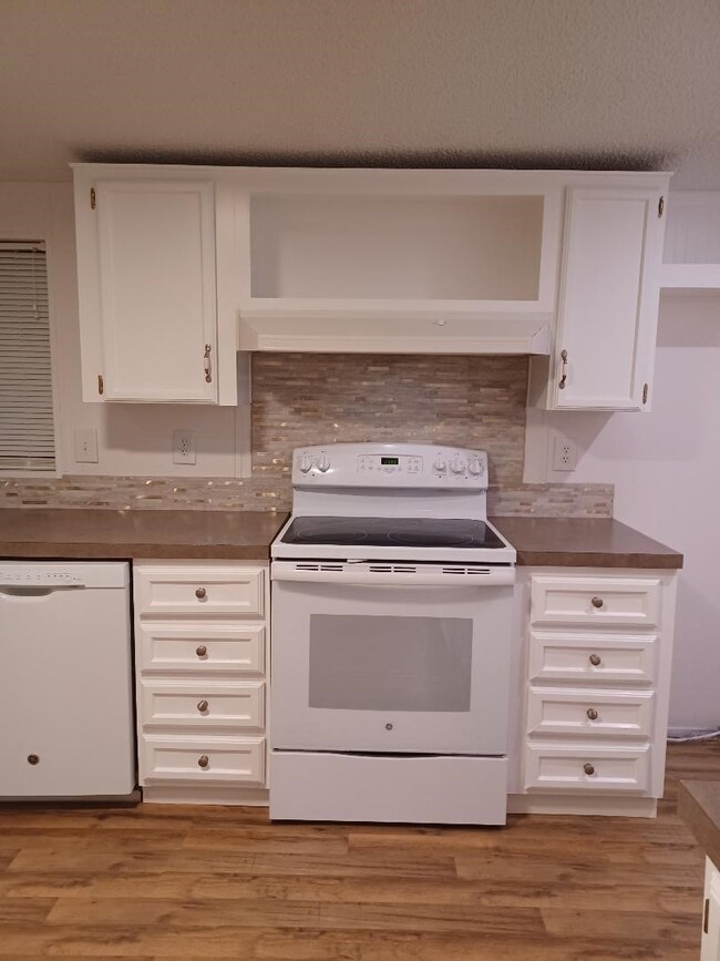 10215 Harry Dr, Needville, TX 77461 - photo 7