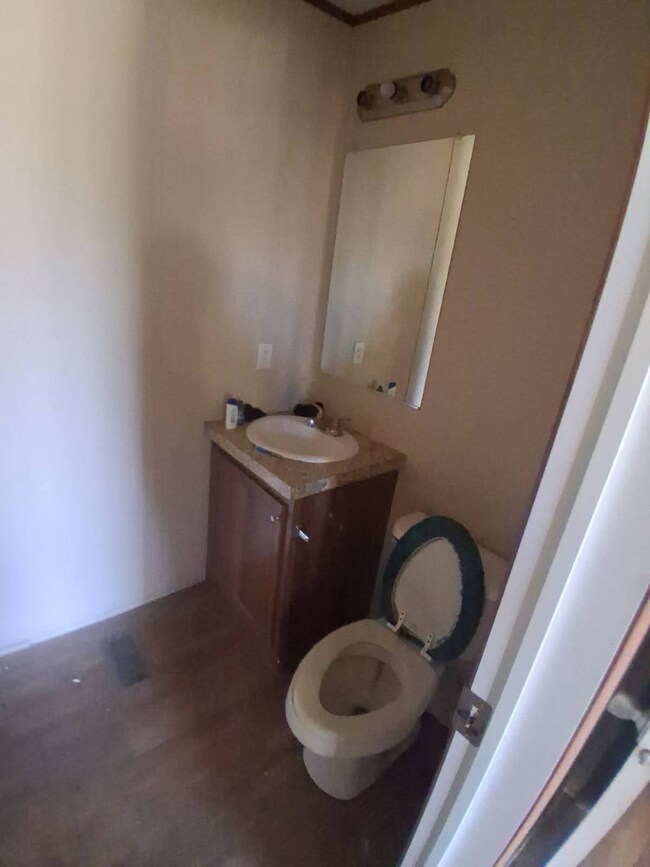 1117 E Moore St, Beeville, TX 78102 - photo 2