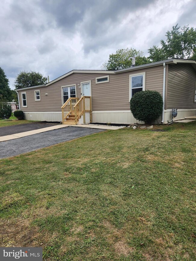 201 Adams Ave, Williamstown, NJ 08094 - photo 2