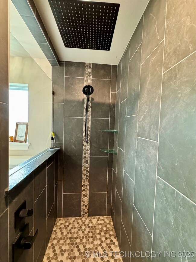 Master shower with rainfall showerhead