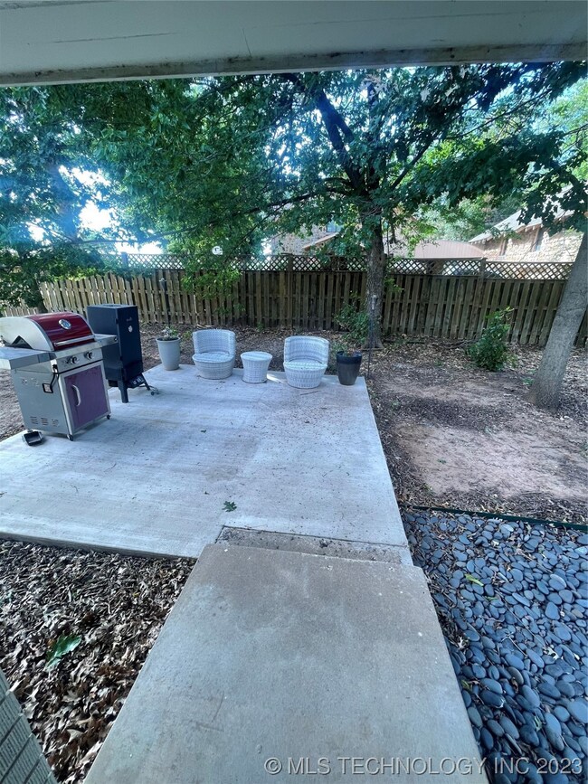 937 E 9th St, Cushing, OK 74023 - photo 5