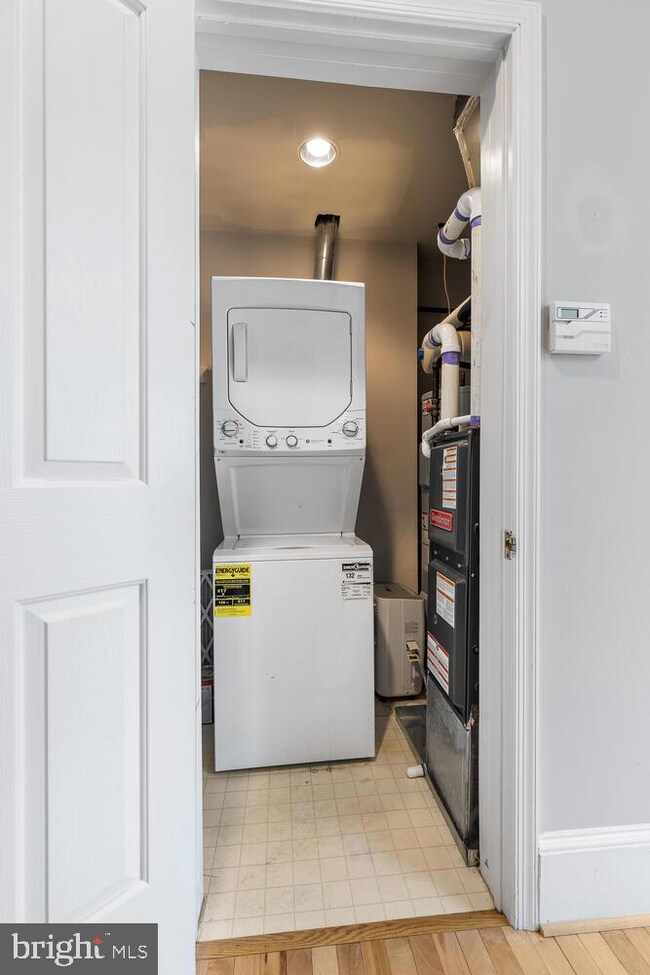 20 Logan Cir NW unit 3-2, Washington, DC 20005 - photo 4