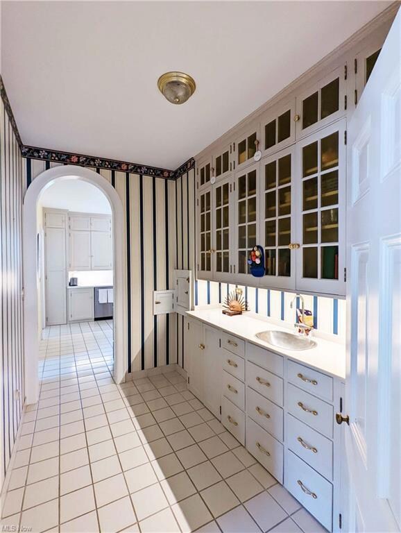 Butler's Pantry with Stainless Sink