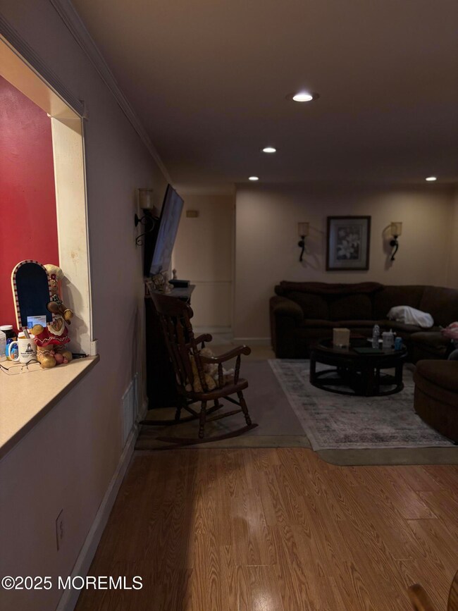 708 Zlotkin Cir unit 2, Freehold, NJ 07728 - photo 7