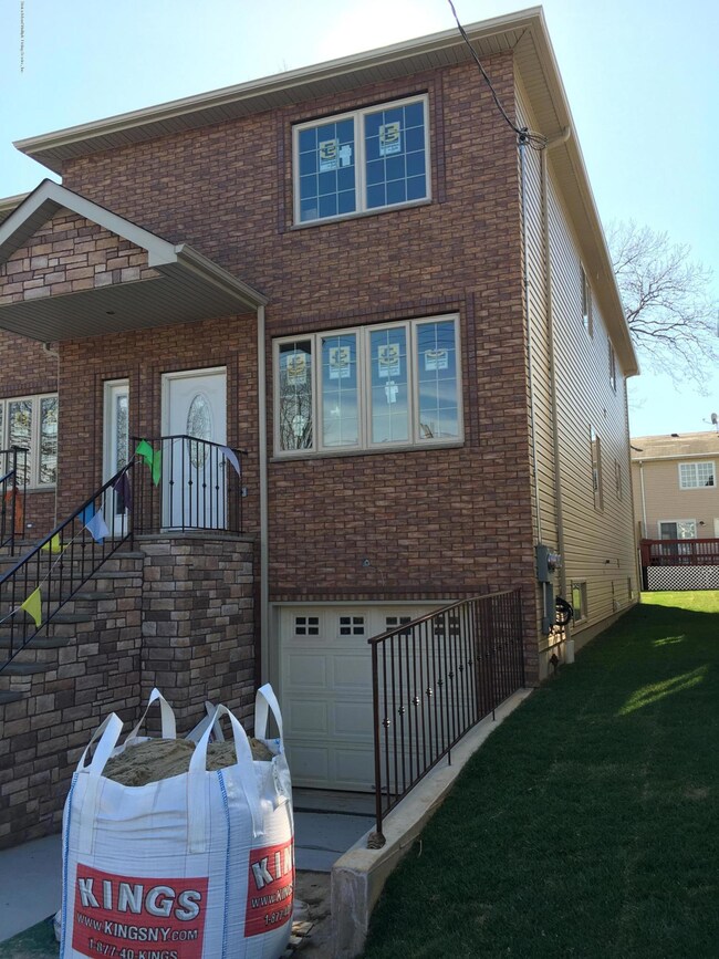 114 WILLOWBROOK GARAGE FRONT