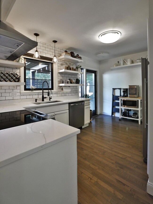 290 Village Dr, Columbus, OH 43214 - photo 6