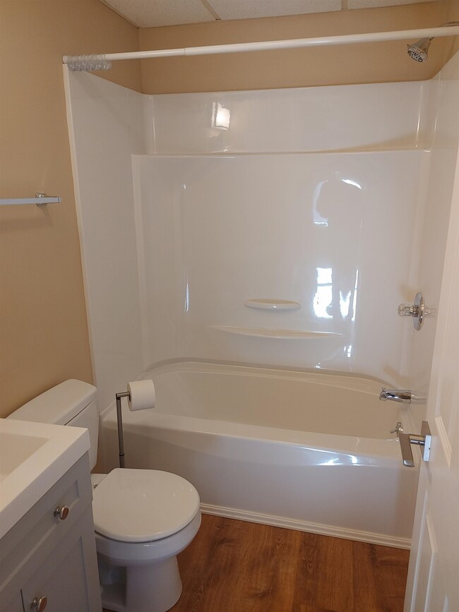 42 Olcott Ln unit B, Charlestown, NH 03603 - photo 4