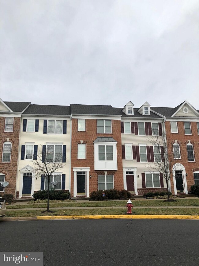 42794 Nations St, Chantilly, VA 20152 - photo 3