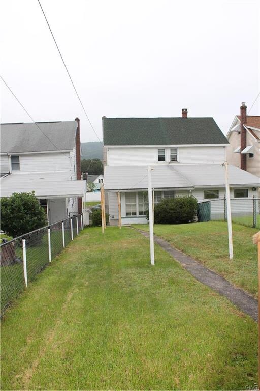 636 E Bertsch St, Lansford, PA 18232 - photo 4