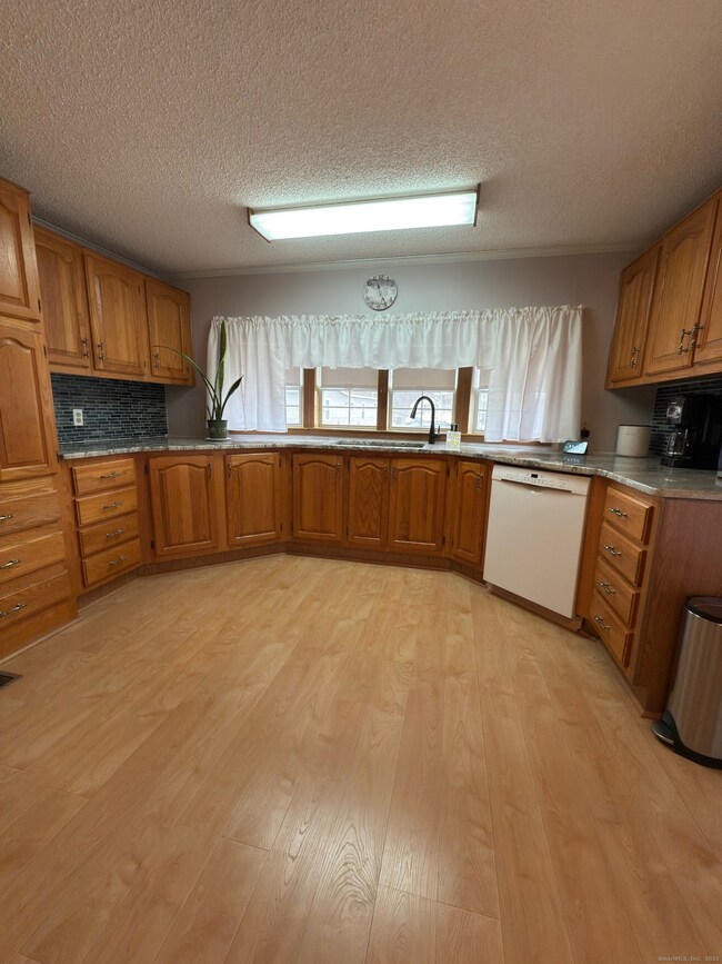108 Clark Rd unit TRLR 85, Naugatuck, CT 06770 - photo 2