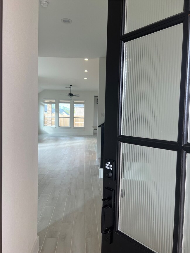 10723 Chinese Violet, Conroe, TX 77385 - photo 4