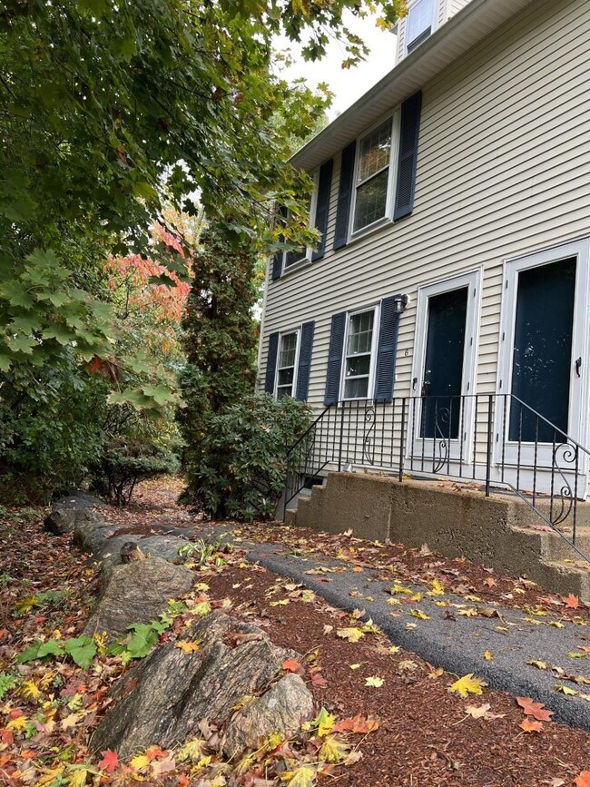 70 Beech Hill Ave unit 6, Manchester, NH 03103 - photo 2