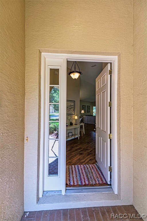 Entry - C'mon in!